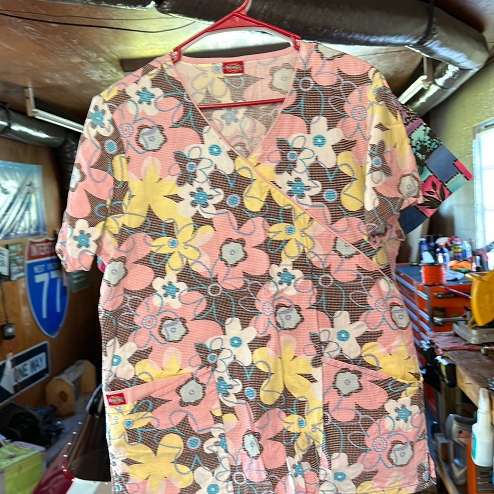 Dickies Scrub top